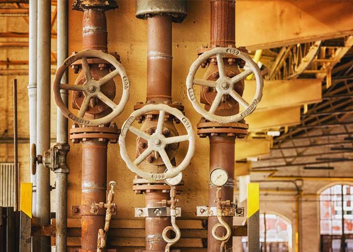 Plumbing repair tools and pipe wrench